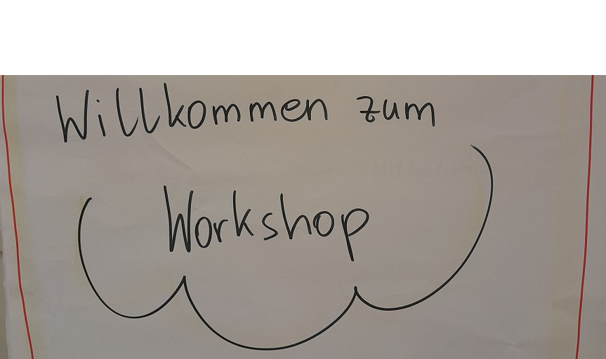 Foto eines Flipcharts. Darauf zu lesen ist: Willkommen zum Workshop.